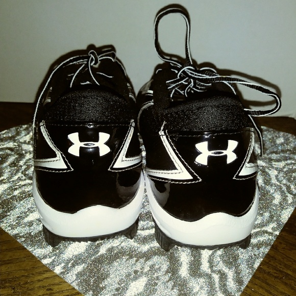 Under Armour Cleats - Picture 5 of 8